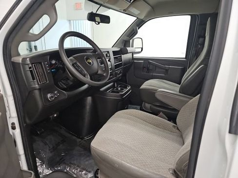 Used 2017 Chevrolet Express 3500 LT w/ LT Preferred Equipment Group RWD image 13