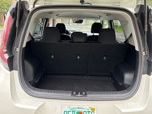 Used 2025 Kia Soul LX w/ LX Technology Package FWD image 26
