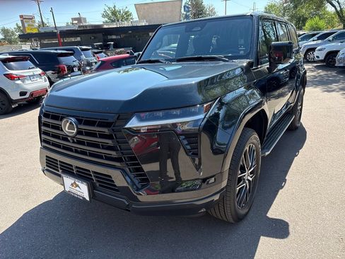 Used 2026 Lexus GX 550 w/ Accessory Package (2T) AWD/4WD image 3