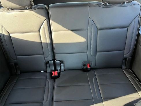 Used 2025 GMC Yukon XL Denali AWD/4WD image 19