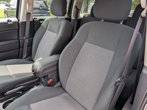 Used 2011 Jeep Patriot Latitude FWD image 14
