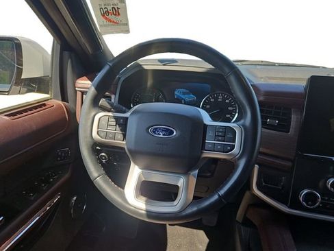 Used 2024 Ford Expedition Limited image 12