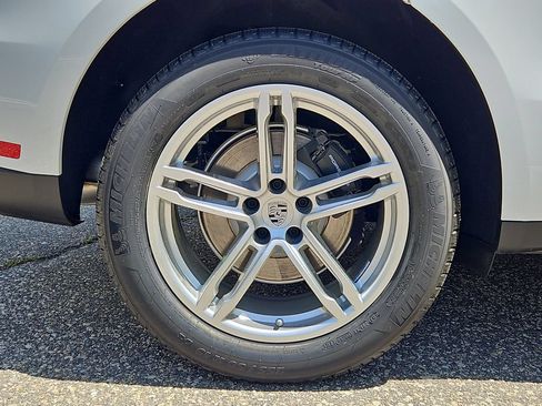Certified 2026 Porsche Macan AWD/4WD image 8