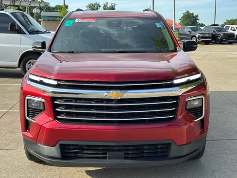 Used 2025 Chevrolet Traverse LT w/ Sun and Wheel Package FWD image 3