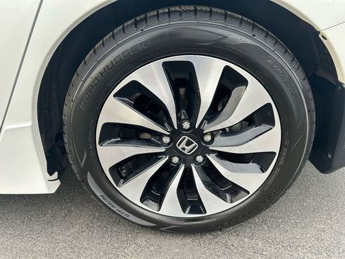 Used 2017 Honda Accord Touring image 21