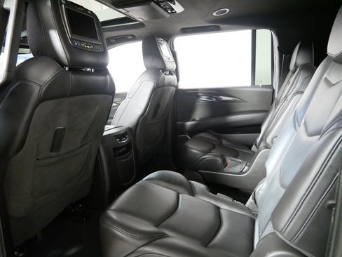 Used 2018 Cadillac Escalade ESV Platinum AWD/4WD image 32