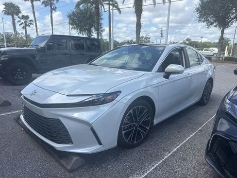Used 2025 Toyota Camry XLE FWD image 1