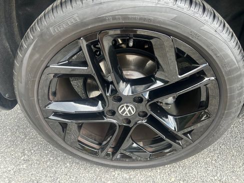 Certified 2025 Volkswagen Tiguan SE R-Line AWD/4WD image 23