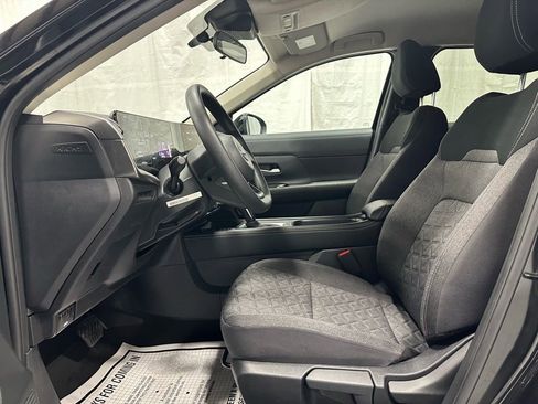 Used 2025 Nissan Kicks SV AWD/4WD image 14