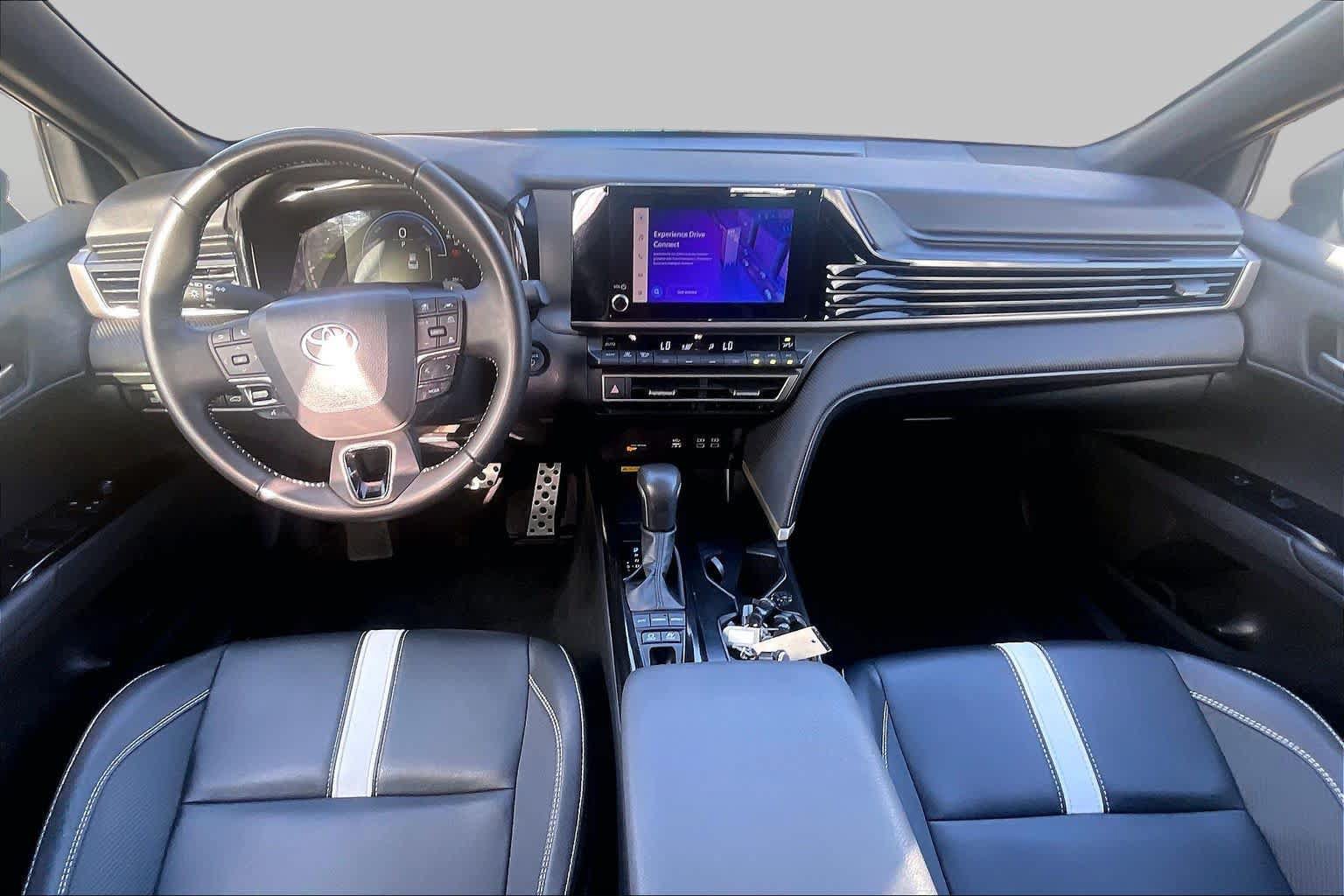 Used 2025 Toyota Camry SE FWD image 15