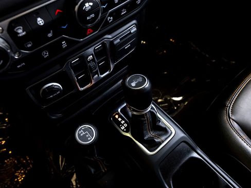 Used 2021 Jeep Wrangler Unlimited Sahara AWD/4WD image 17
