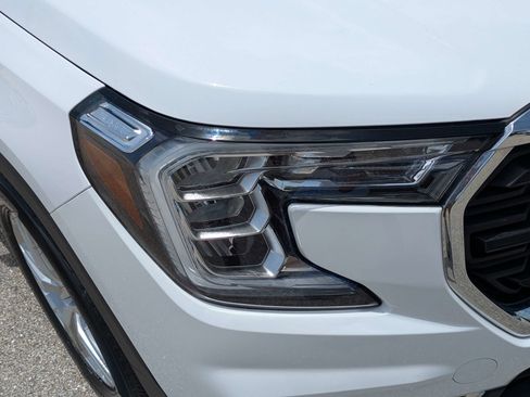 Used 2024 GMC Terrain SLE FWD image 10