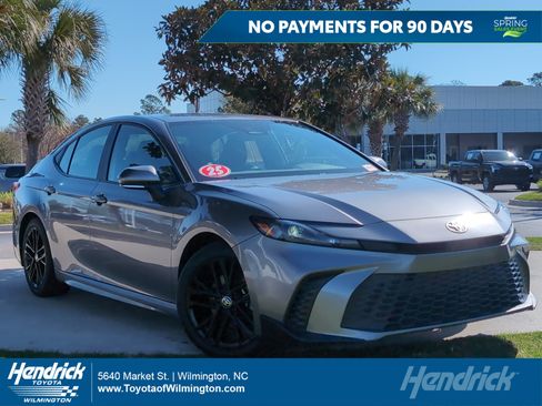 Certified 2025 Toyota Camry SE image 1