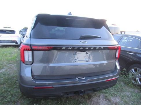 Certified 2026 Ford Explorer Active RWD image 4