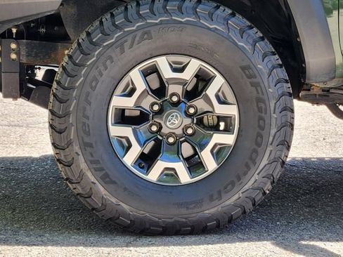 Used 2021 Toyota Tacoma TRD Off-Road w/ TRD Premium Off Road Package AWD/4WD image 9
