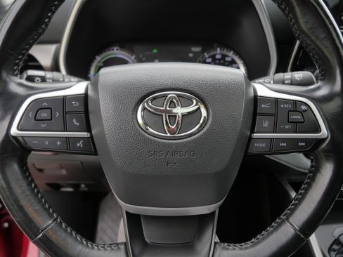 Used 2022 Toyota Highlander XLE AWD/4WD image 26