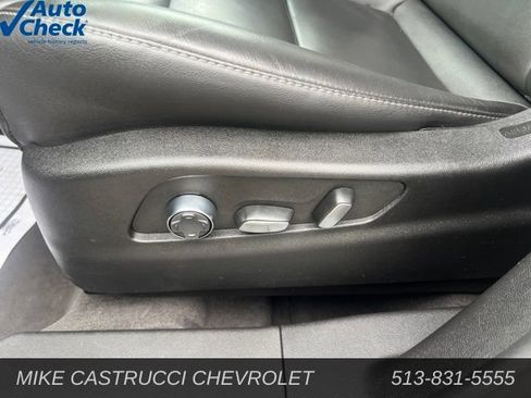 Used 2025 Cadillac XT4 Premium Luxury FWD image 9