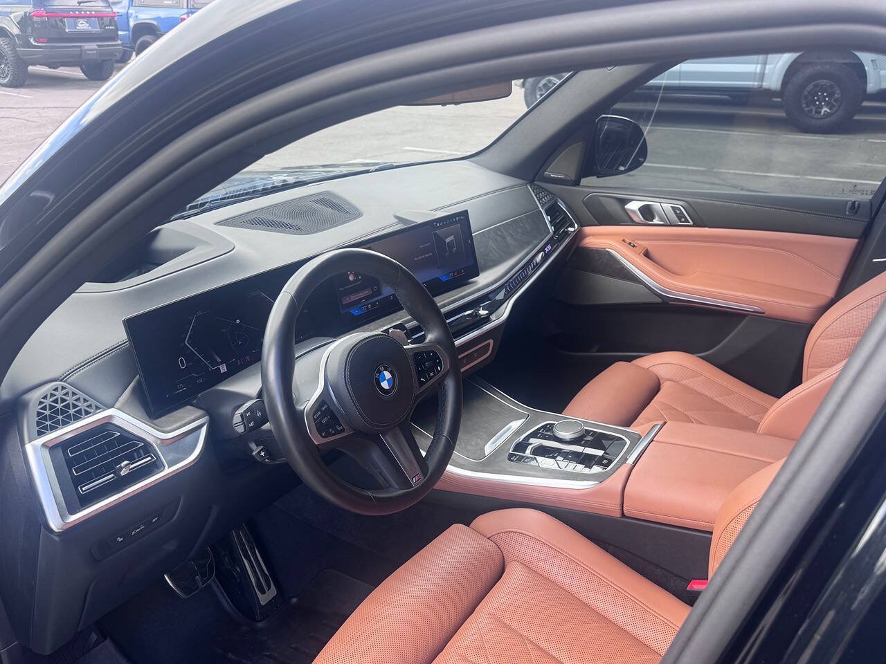 Used 2025 BMW X5 xDrive40i w/ M Sport Package AWD/4WD image 10
