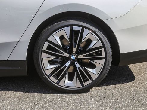 New 2026 BMW i5 eDrive40 RWD image 8