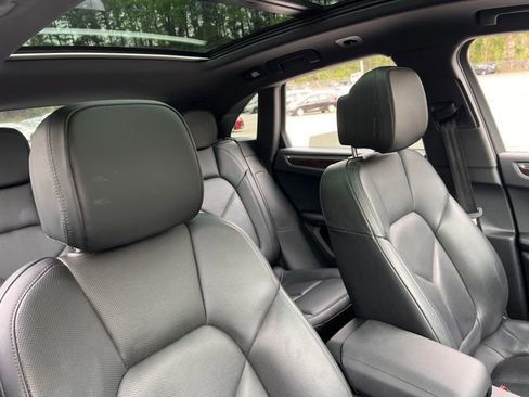 Used 2023 Porsche Macan S AWD/4WD image 32