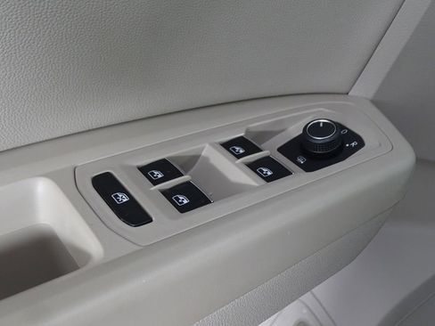 Used 2019 Volkswagen Atlas SE image 18