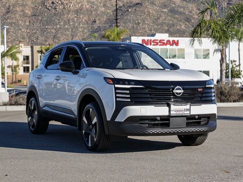 New 2026 Nissan Kicks SR image 2