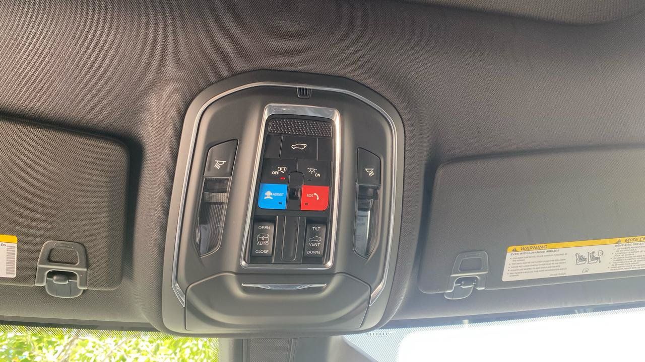 Used 2023 Jeep Grand Cherokee L Laredo AWD/4WD image 32