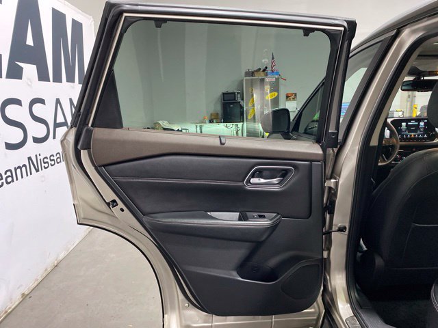Used 2021 Nissan Rogue Platinum AWD/4WD image 23