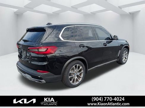 Used 2019 BMW X5 xDrive40i w/ Premium Package 2 AWD/4WD image 3