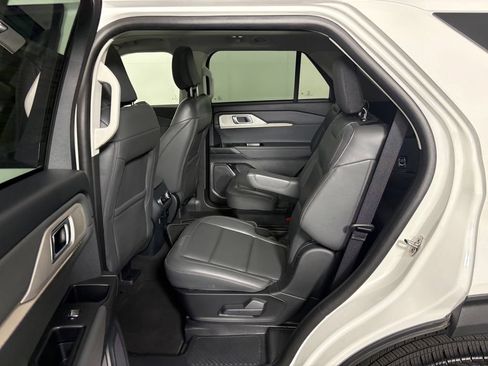 Certified 2025 Ford Explorer Active w/ Active Comfort Package AWD/4WD image 30