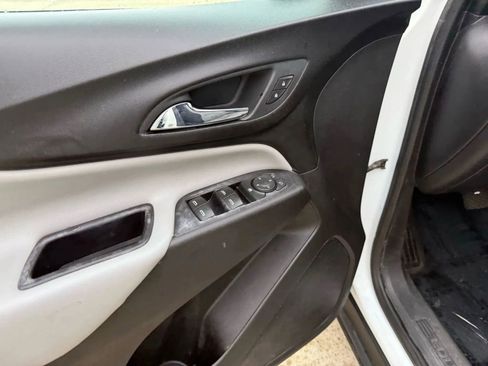 Used 2018 Chevrolet Equinox LS image 22