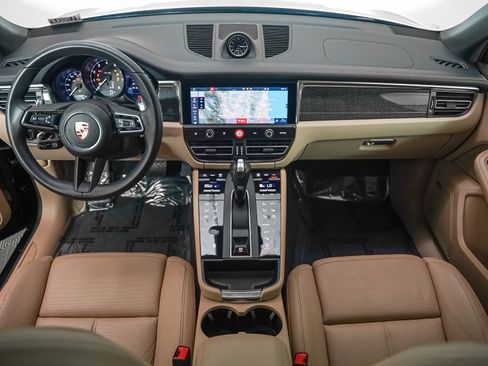 Certified 2024 Porsche Macan image 14