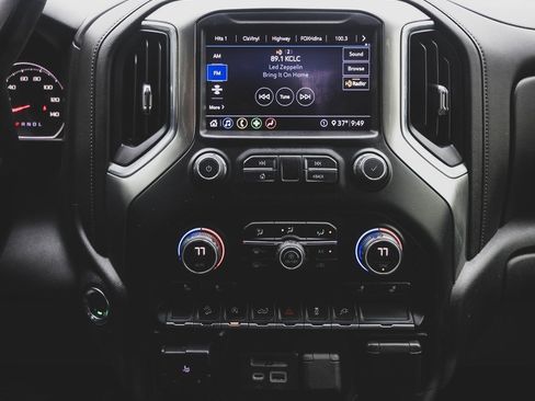 Used 2020 Chevrolet Silverado 1500 LT w/ Texas Edition image 4