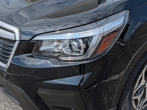 Used 2019 Subaru Forester Premium w/ All-Weather Package AWD/4WD image 16