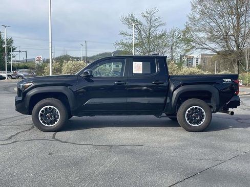 Used 2024 Toyota Tacoma TRD Off-Road image 2