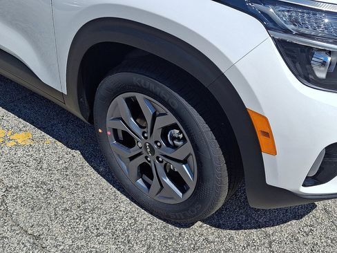 New 2026 Kia Seltos LX FWD image 4