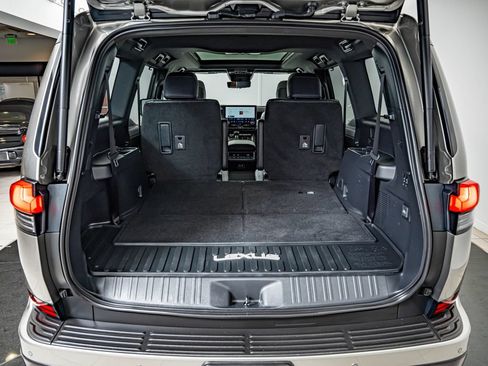 Used 2024 Lexus GX 550 w/ Accessory Package (Z1) AWD/4WD image 41