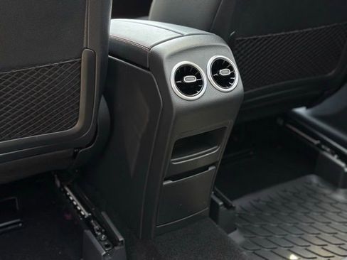 Used 2026 Mercedes-Benz GLB 250 4MATIC image 41