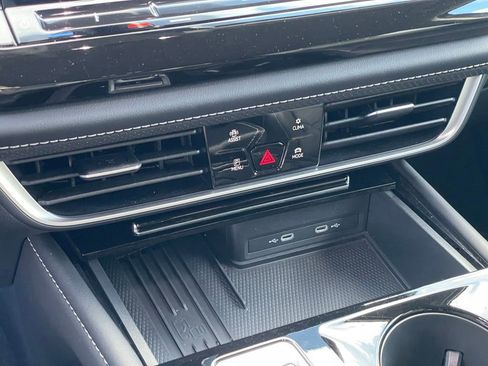 Certified 2025 Volkswagen Atlas SE w/ Black Wheel Package image 22