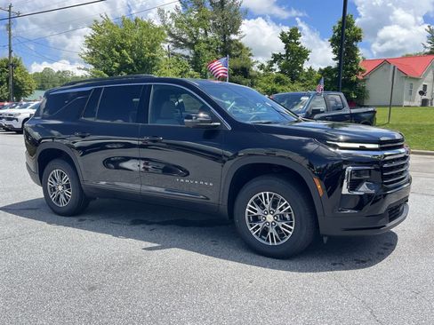 New 2025 Chevrolet Traverse LT w/ Driver Confidence Package FWD image 2