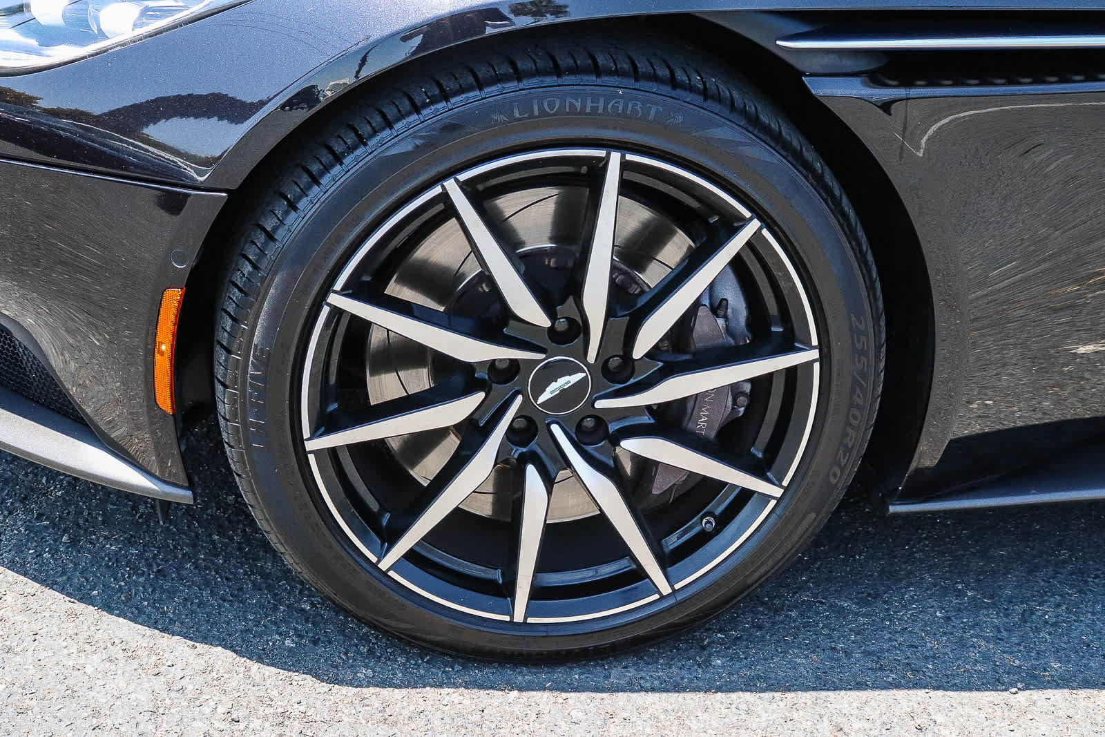 Used 2020 Aston Martin DB11 Coupe RWD image 13