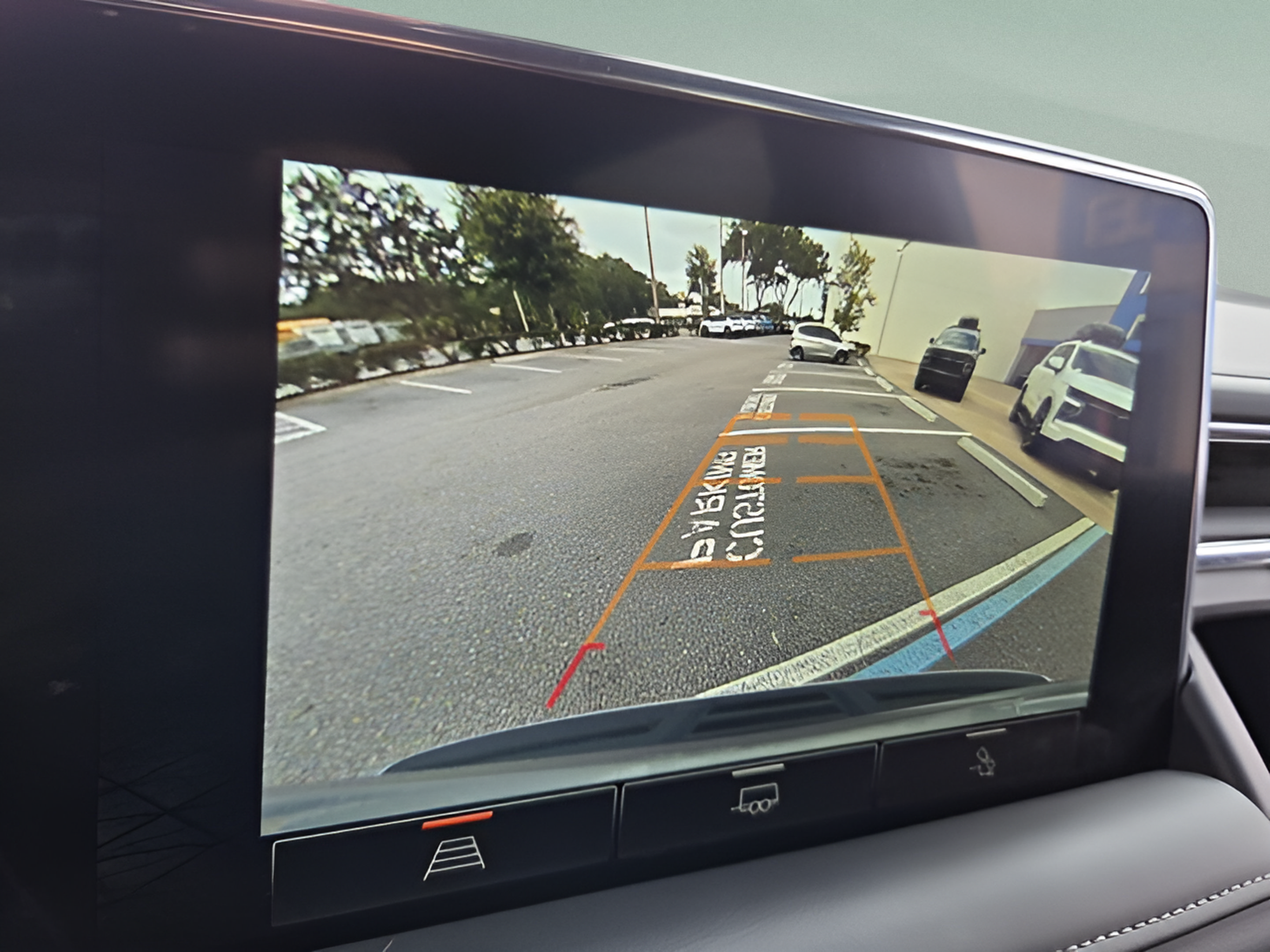 Used 2023 GMC Yukon XL SLE w/ Max Trailering Package AWD/4WD image 19