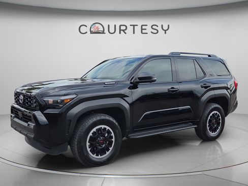 Certified 2025 Toyota 4Runner TRD Off-Road Premium AWD/4WD image 1