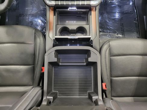 Used 2025 GMC Yukon XL Denali AWD/4WD image 16