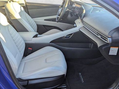 Certified 2025 Hyundai Elantra Limited image 21