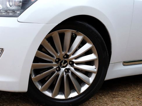 Used 2016 Hyundai Equus Signature image 24