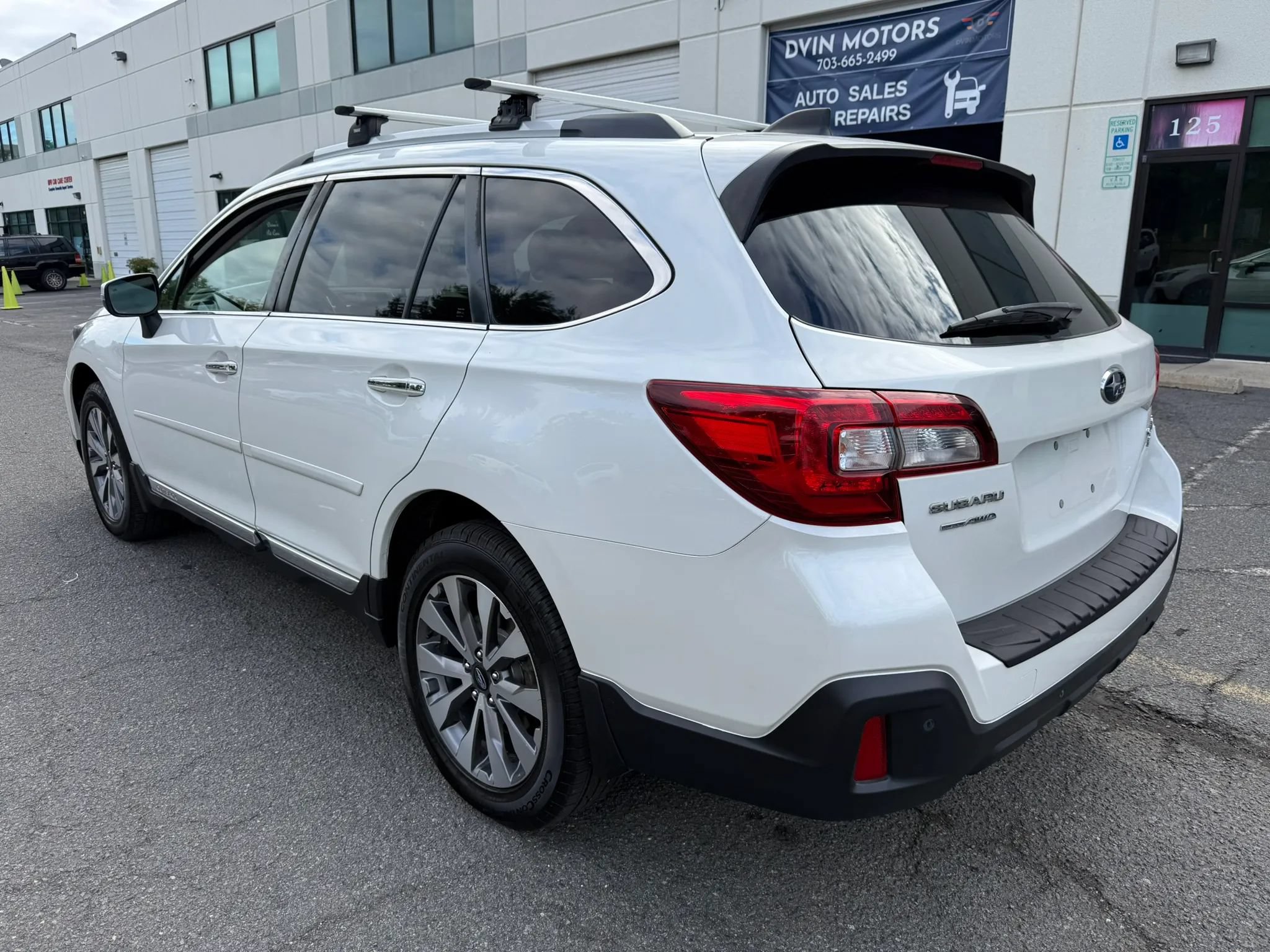 Used 2019 Subaru Outback 3.6R Touring AWD/4WD image 3