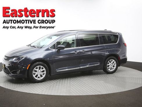 Used 2020 Chrysler Pacifica Touring-L FWD image 60