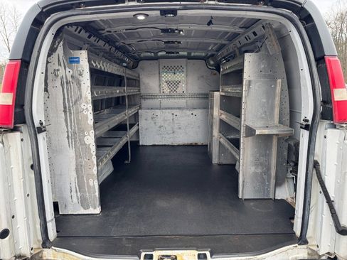 Used 2015 GMC Savana 2500 image 16