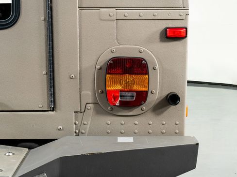 Used 2003 HUMMER H1 4-Door Wagon image 13